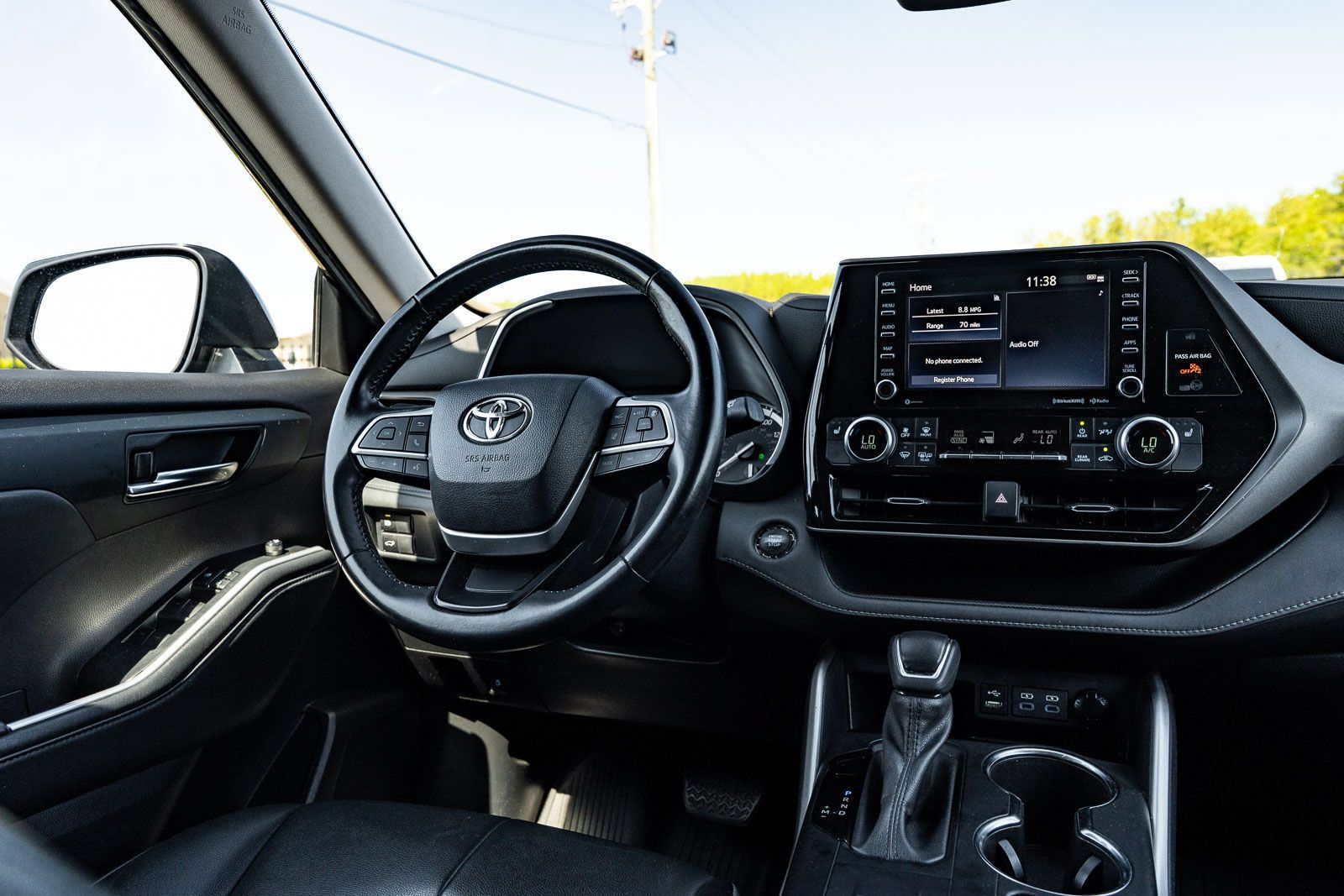 Used 2022 Toyota Highlander XLE FWD image 31
