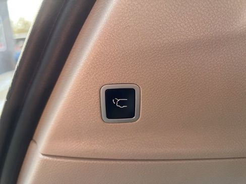 Certified 2019 Chrysler Pacifica Touring-L image 11