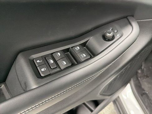 New 2025 Jeep Grand Cherokee Altitude image 17