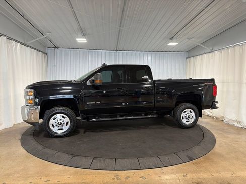 Used 2017 Chevrolet Silverado 2500 LT AWD/4WD image 2