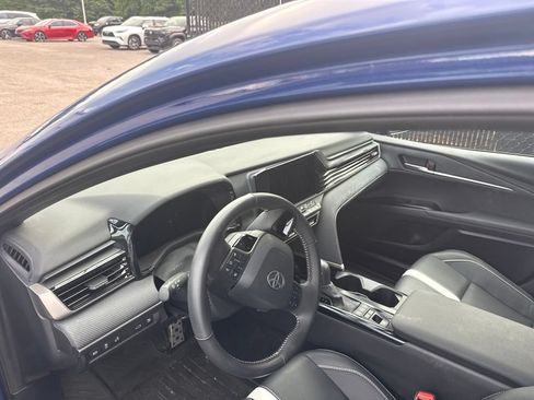 Used 2025 Toyota Camry SE w/ Convenience Package FWD image 8