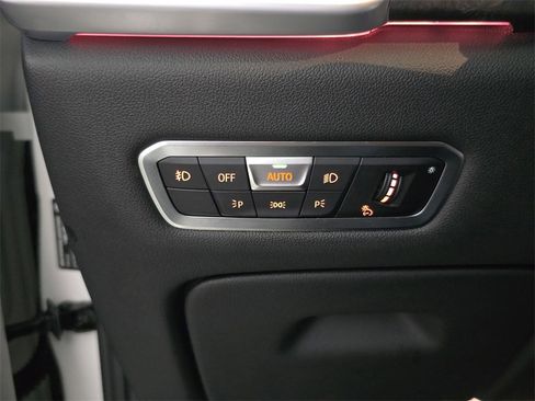 Used 2020 BMW X5 xDrive40i w/ M Sport Package image 28