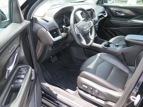Used 2023 GMC Terrain SLT w/ Tech Package FWD image 10