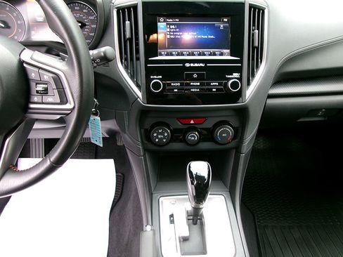 Used 2018 Subaru Crosstrek 2.0i Premium image 17