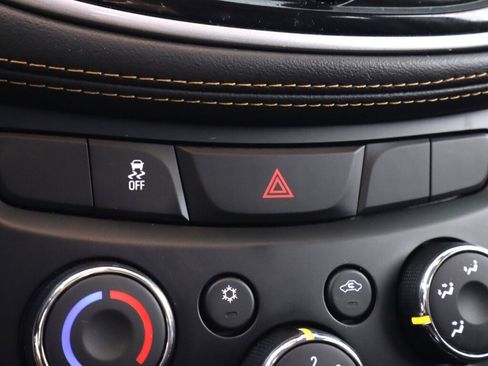 Used 2021 Chevrolet Trax LT w/ LT Convenience Package image 23