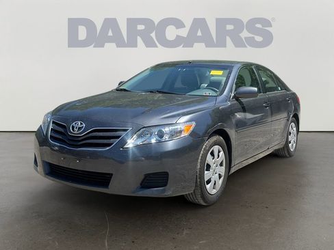 Used 2011 Toyota Camry LE FWD image 3