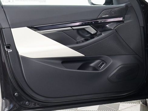 New 2026 BMW i5 eDrive40 w/ M Sport Package image 7