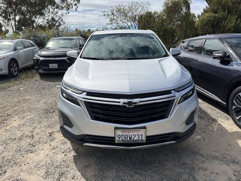 Used 2022 Chevrolet Equinox LT image 2