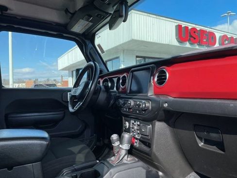 Used 2022 Jeep Gladiator Rubicon w/ Cold Weather Group AWD/4WD image 9