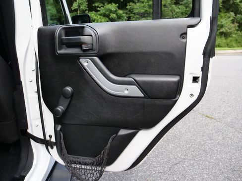 Used 2015 Jeep Wrangler Unlimited Sport image 33