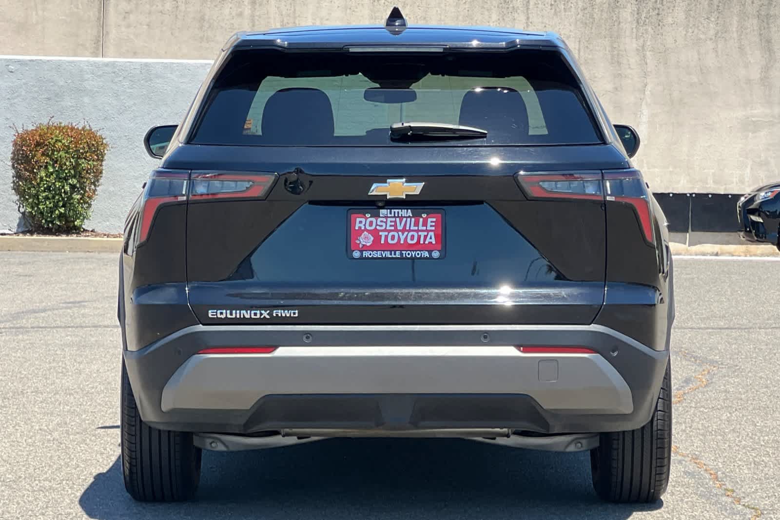 Used 2025 Chevrolet Equinox LT AWD/4WD image 8