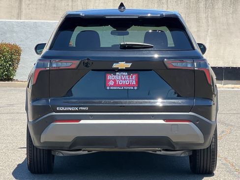 Used 2025 Chevrolet Equinox LT AWD/4WD image 8