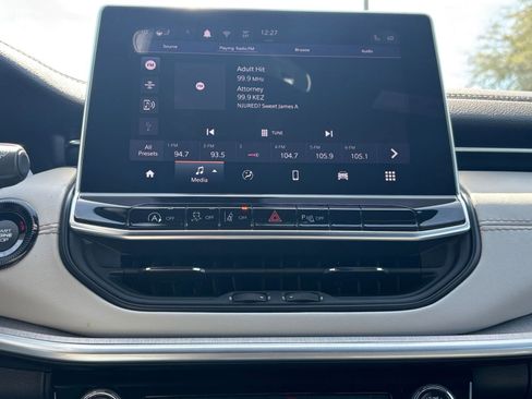 Used 2025 Jeep Compass Limited image 20