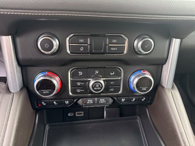 Used 2022 GMC Yukon SLT w/ SLT Luxury Package AWD/4WD image 21