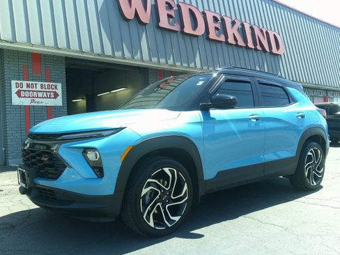 Used 2025 Chevrolet TrailBlazer RS w/ Convenience Package AWD/4WD image 2