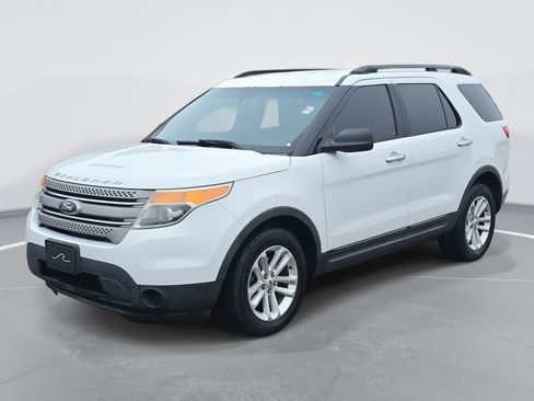 Used 2015 Ford Explorer FWD image 1