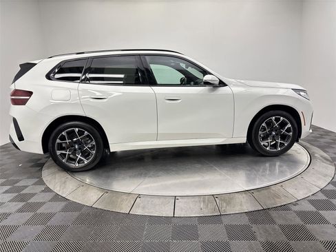 Used 2025 BMW X3 xDrive30i w/ Premium Package image 17