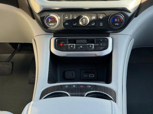 Used 2022 GMC Acadia SLT w/ Preferred Package image 15