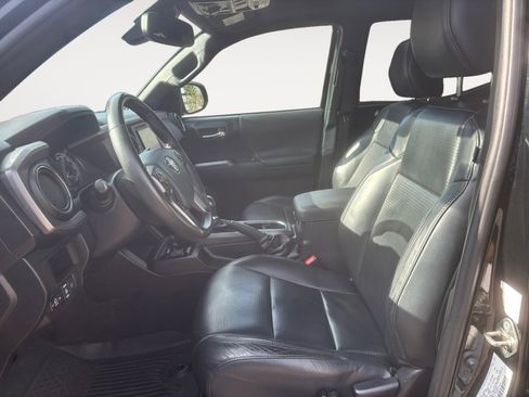 Used 2019 Toyota Tacoma TRD Off-Road image 9