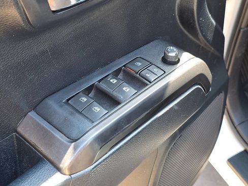 Used 2018 Toyota Tacoma TRD Off-Road w/ Technology Package AWD/4WD image 26