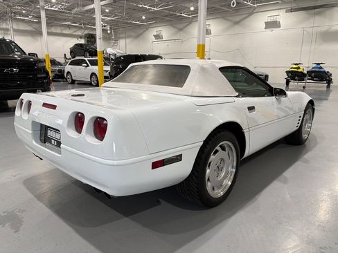 Used 1991 Chevrolet Corvette Convertible RWD image 7