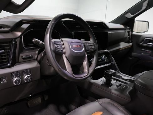 Used 2025 GMC Sierra 1500 AT4 w/ AT4 Premium Package AWD/4WD image 16