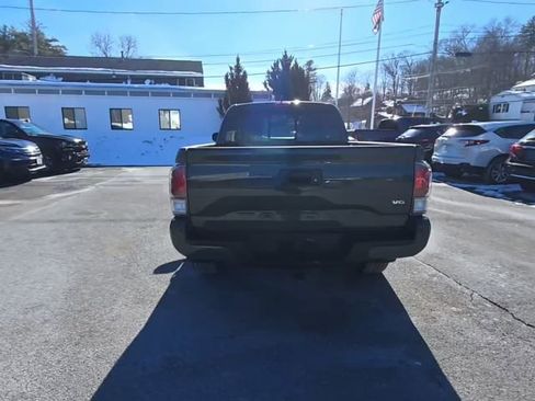 Used 2021 Toyota Tacoma TRD Sport w/ Technology Package image 3