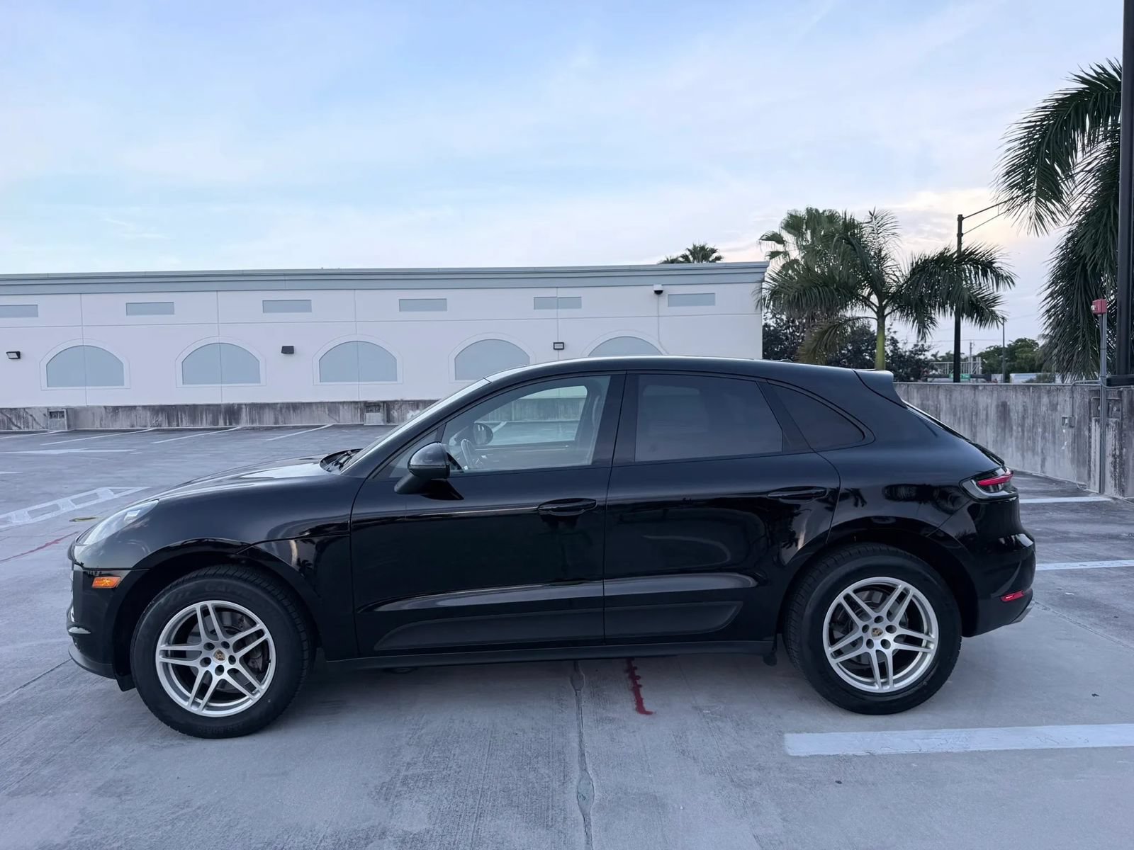 Used 2020 Porsche Macan AWD/4WD image 18