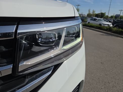 Used 2023 Volkswagen Atlas Cross Sport SE w/ Black Wheel Package AWD/4WD image 17