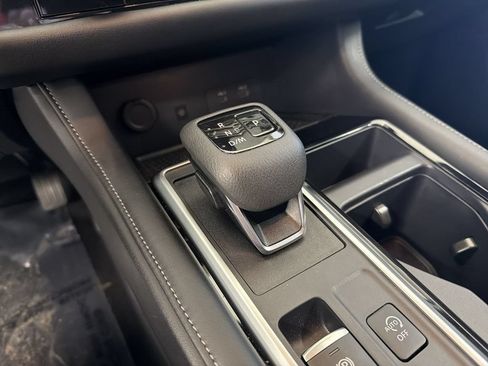 Certified 2025 Nissan Pathfinder SL AWD/4WD image 32