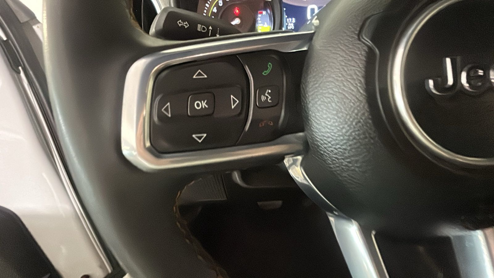 Used 2024 Jeep Wrangler Unlimited Sahara AWD/4WD image 17