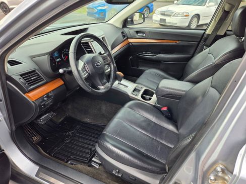 Used 2013 Subaru Outback 2.5i Limited AWD/4WD image 8