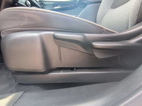 Used 2025 Chevrolet TrailBlazer LT AWD/4WD image 14