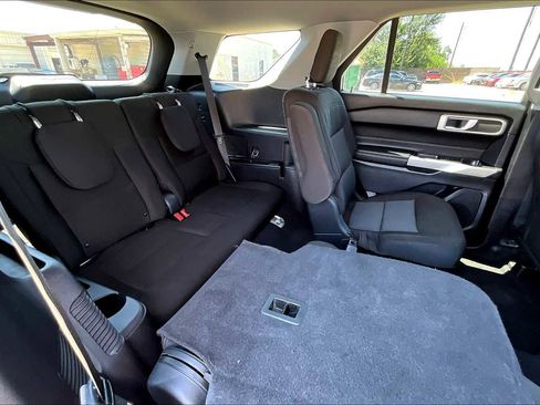 Used 2022 Ford Explorer XLT image 18