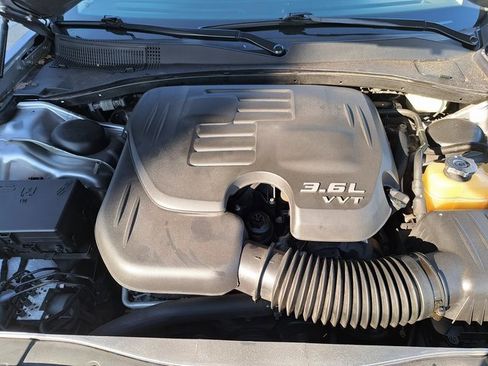 Used 2016 Chrysler 300 Limited image 27