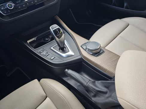 Used 2019 BMW 230i Coupe w/ Premium Package RWD image 15