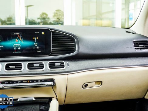 Used 2022 Mercedes-Benz GLE 580 4MATIC w/ Night Package image 17