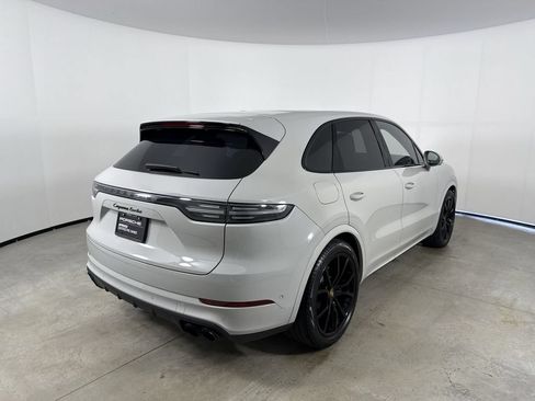 Certified 2023 Porsche Cayenne Turbo AWD/4WD image 7