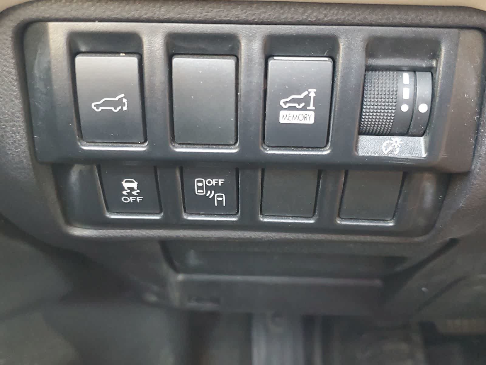 Used 2019 Subaru Ascent Limited AWD/4WD image 18