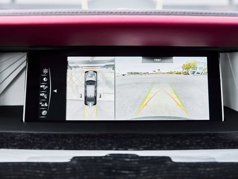 Used 2023 Rolls-Royce Phantom Sedan RWD image 92