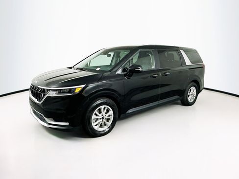 Used 2024 Kia Carnival LX image 3