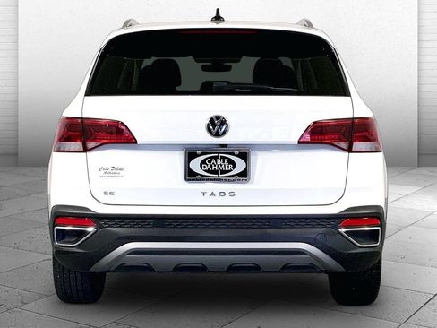 Used 2024 Volkswagen Taos SE FWD image 3