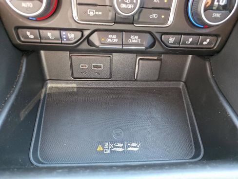 Used 2021 Chevrolet Suburban High Country AWD/4WD image 25