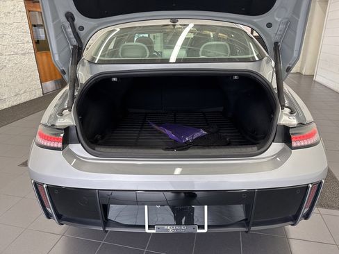 Used 2023 Hyundai Ioniq 6 SEL image 9