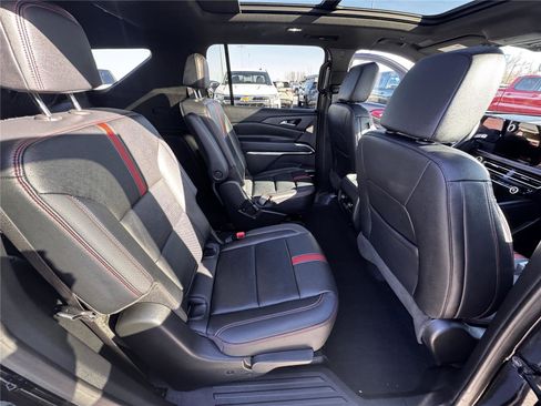 Used 2024 Chevrolet Traverse RS w/ LPO, Floor Liner Package AWD/4WD image 11