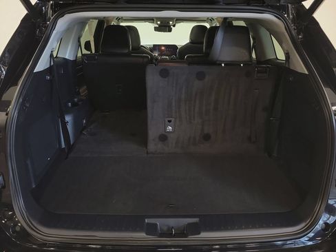 Used 2023 Toyota Highlander Platinum FWD image 26