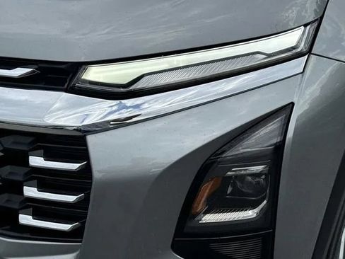 Used 2025 Chevrolet Equinox LT FWD image 11