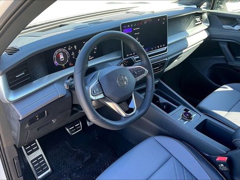 New 2026 Volkswagen Tiguan SE R-Line FWD image 14