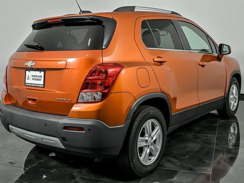 Used 2016 Chevrolet Trax LT w/ LT Sun and Sound Package FWD image 9