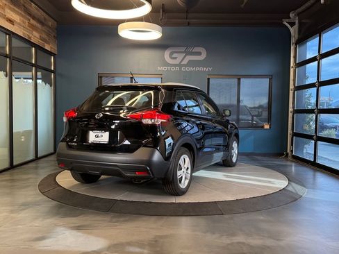 Used 2019 Nissan Kicks S FWD image 3